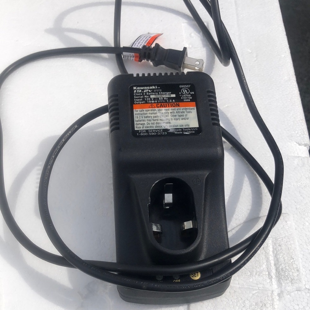 OEM Kawasaki 19.2V 690507 Class 2 Battery Charger
